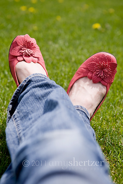 Pink ballet flats with a little flower are perfect to wear with jeans.